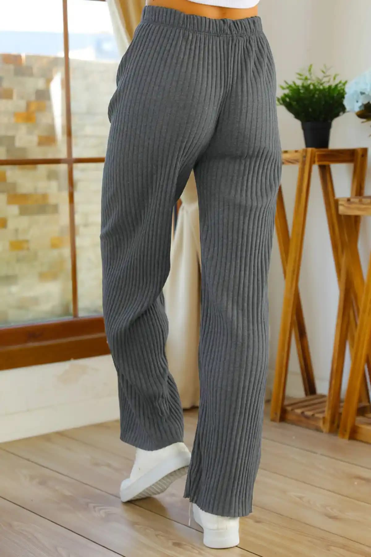 Kış Ayları İçin Kadın Kalın Pantolon Seçenekleri ve Stil Önerileri