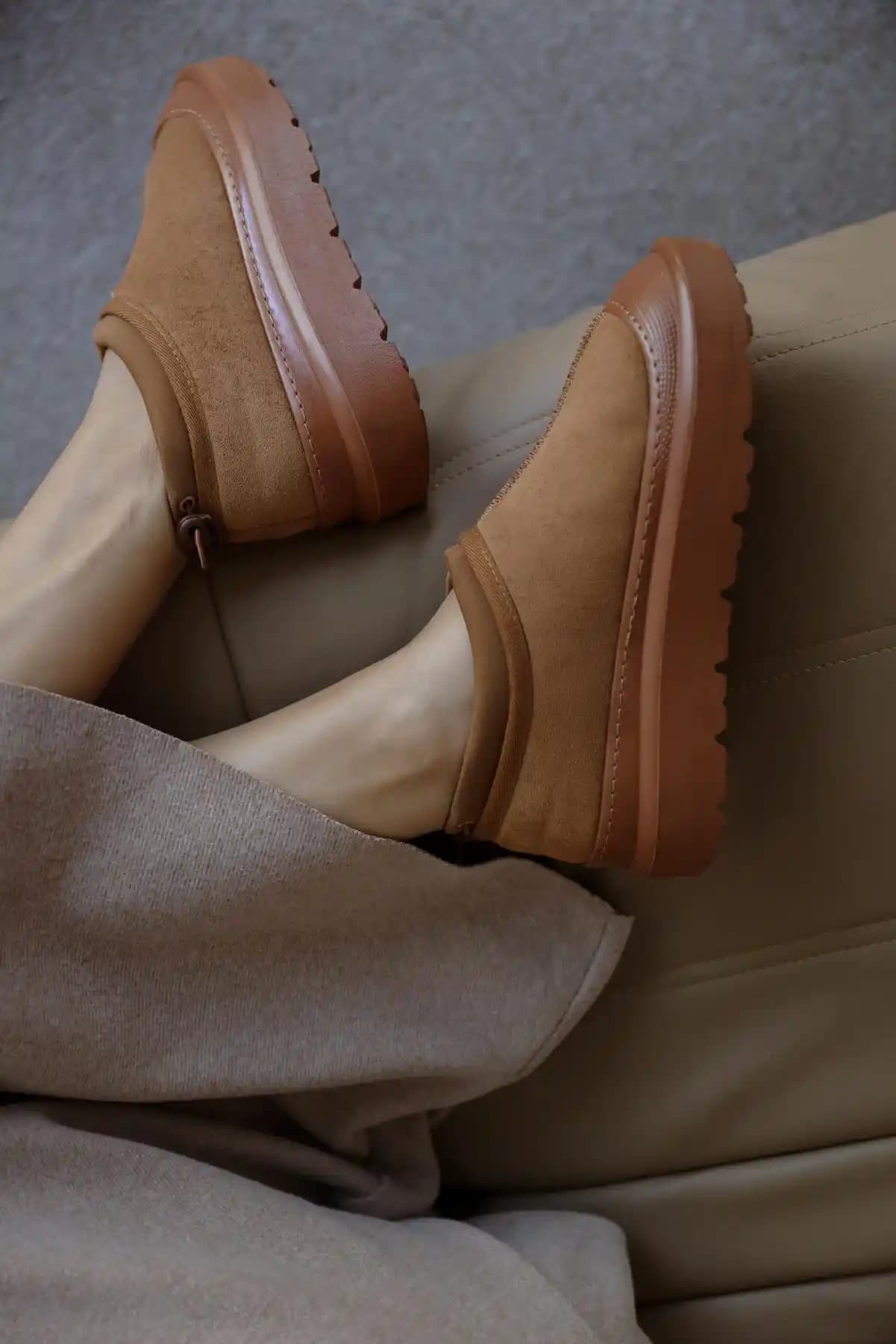 Kısa Bot Kadın Düz Taban Ayakkabılar Moda Trendleri ve Kombinasyon Önerileri