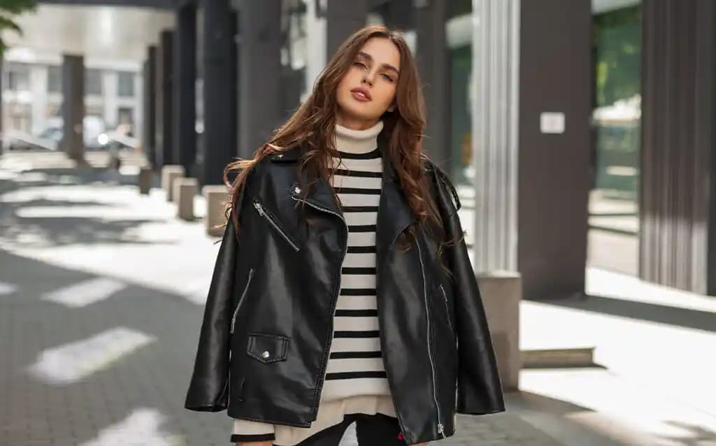 Kısa deri ceket kombinleri ve moda trendleri hakkında detaylı rehber