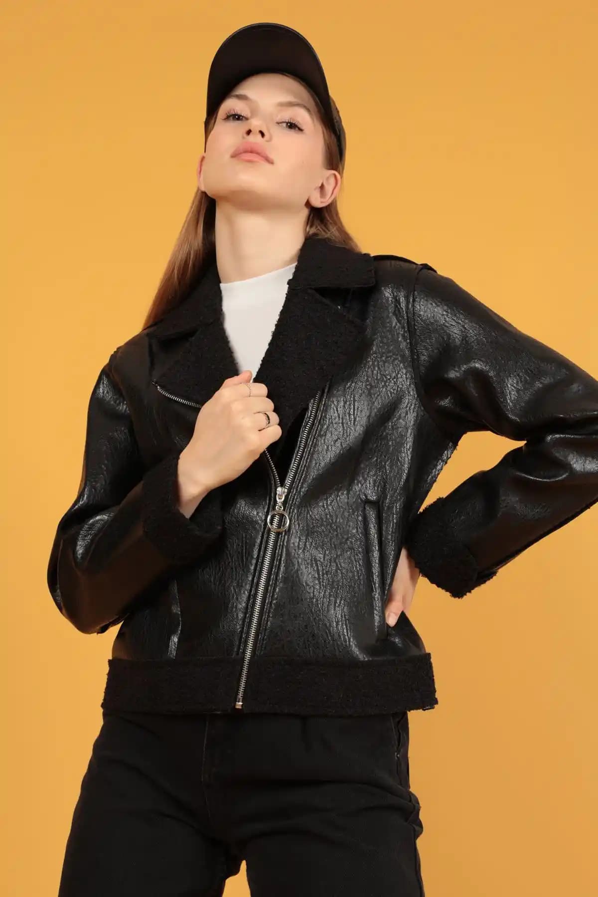 Kısa Kadın Montları Modası ve Stil Önerileri 2024 Trendleriyle Güncel Kalın