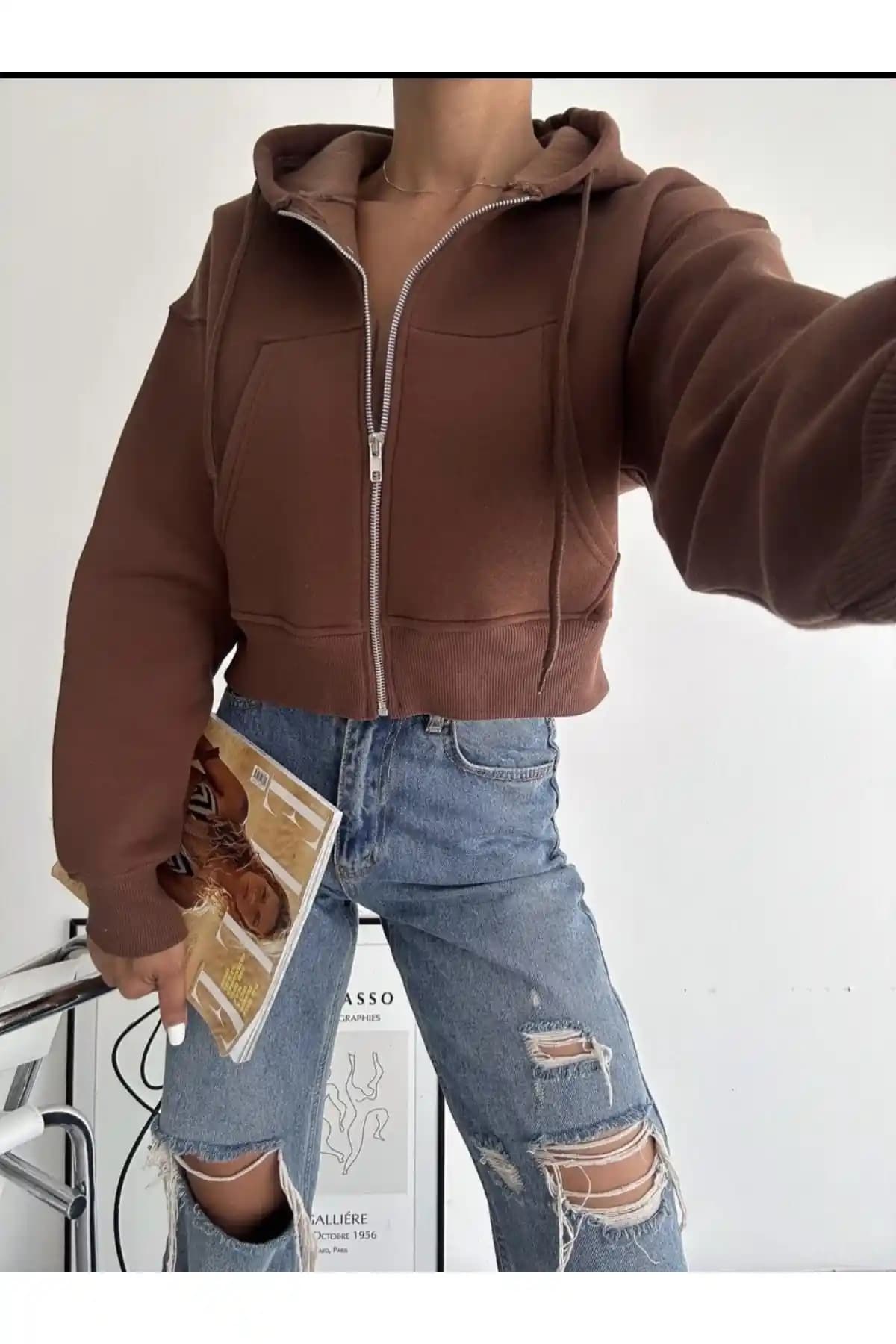 Kısa Kapşonlu Hırka Modası ve Stil Trendleri 2023