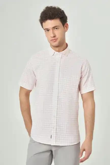 Kısa Kollu Spor Gömlekler: Günlük ve Spor Hayatında Şıklık ve Konforun Buluşması