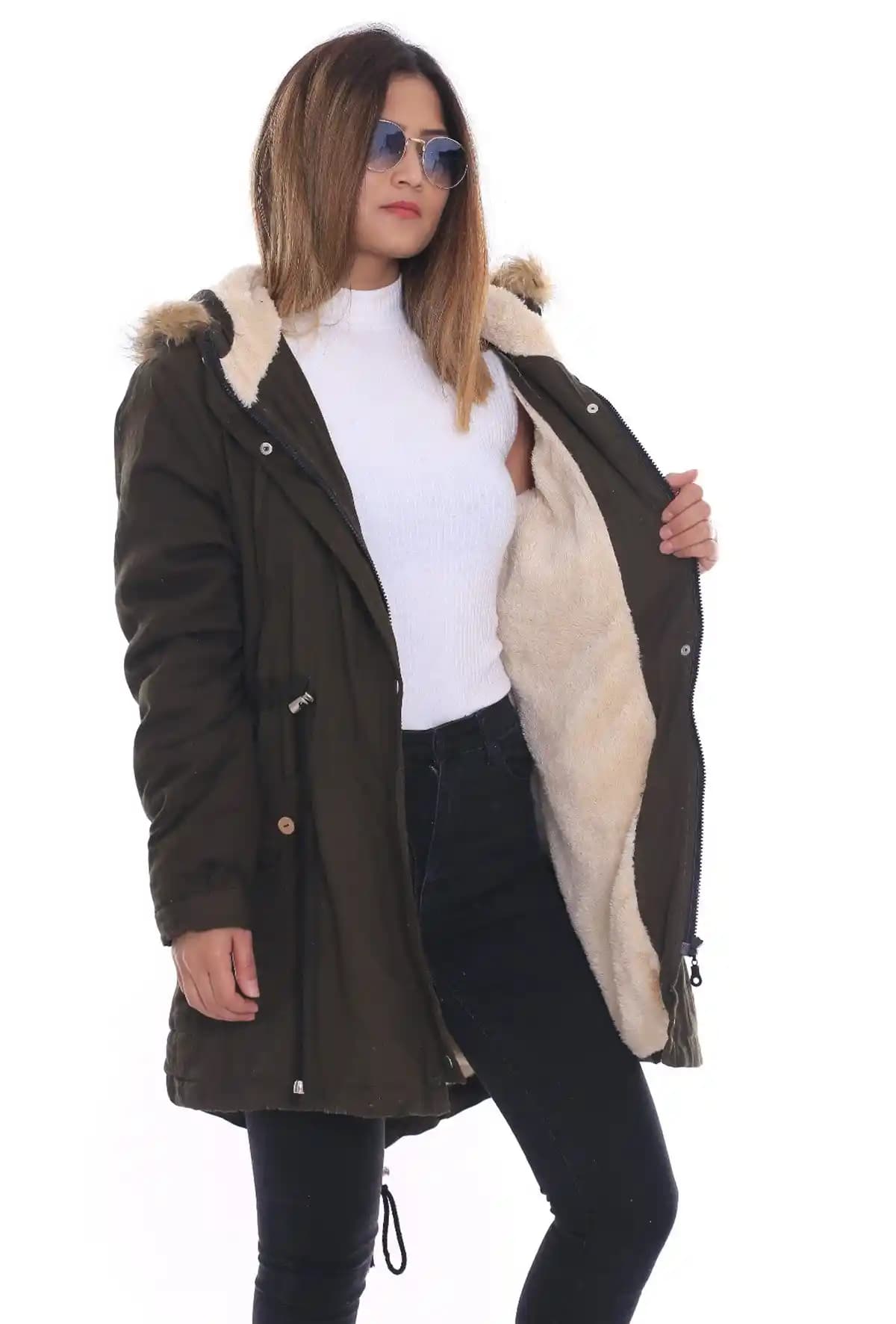 Kışlık Bayan Kaban Trendleri ve Seçim Rehberi: Stil Sahibi ve Sıcak Kalmanın Yolları