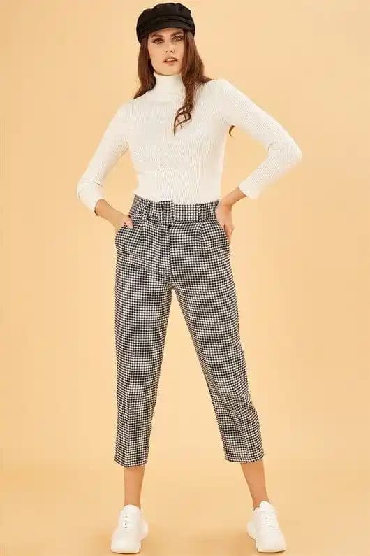 Kışlık Kaşe Bayan Pantolonları: Moda ve Fonksiyonelliğin Uyumuyla Şıklık