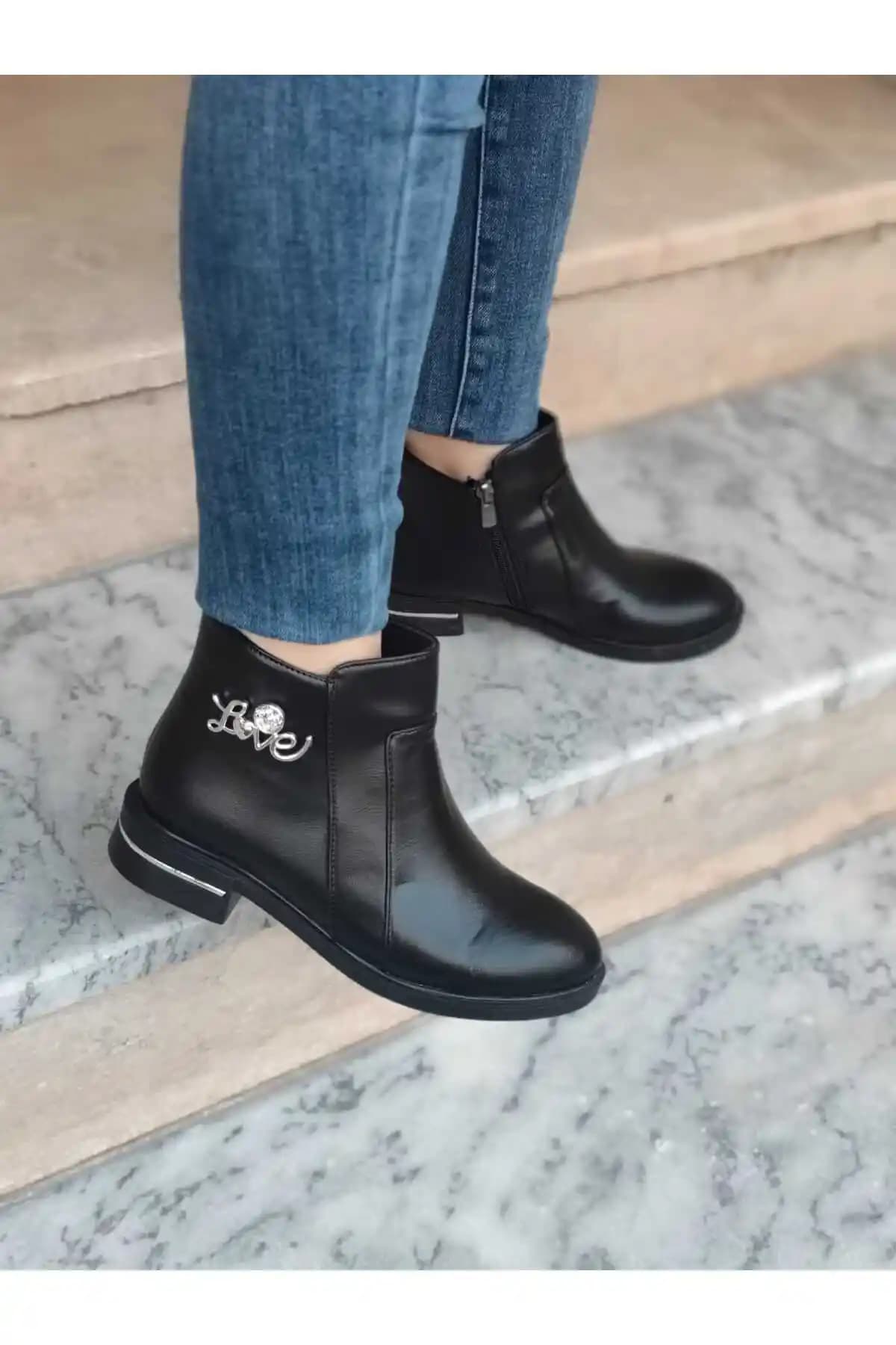 Kışlık Yarım Bot Modelleri: Trendler, Kombinasyon Önerileri ve Stil İpuçları