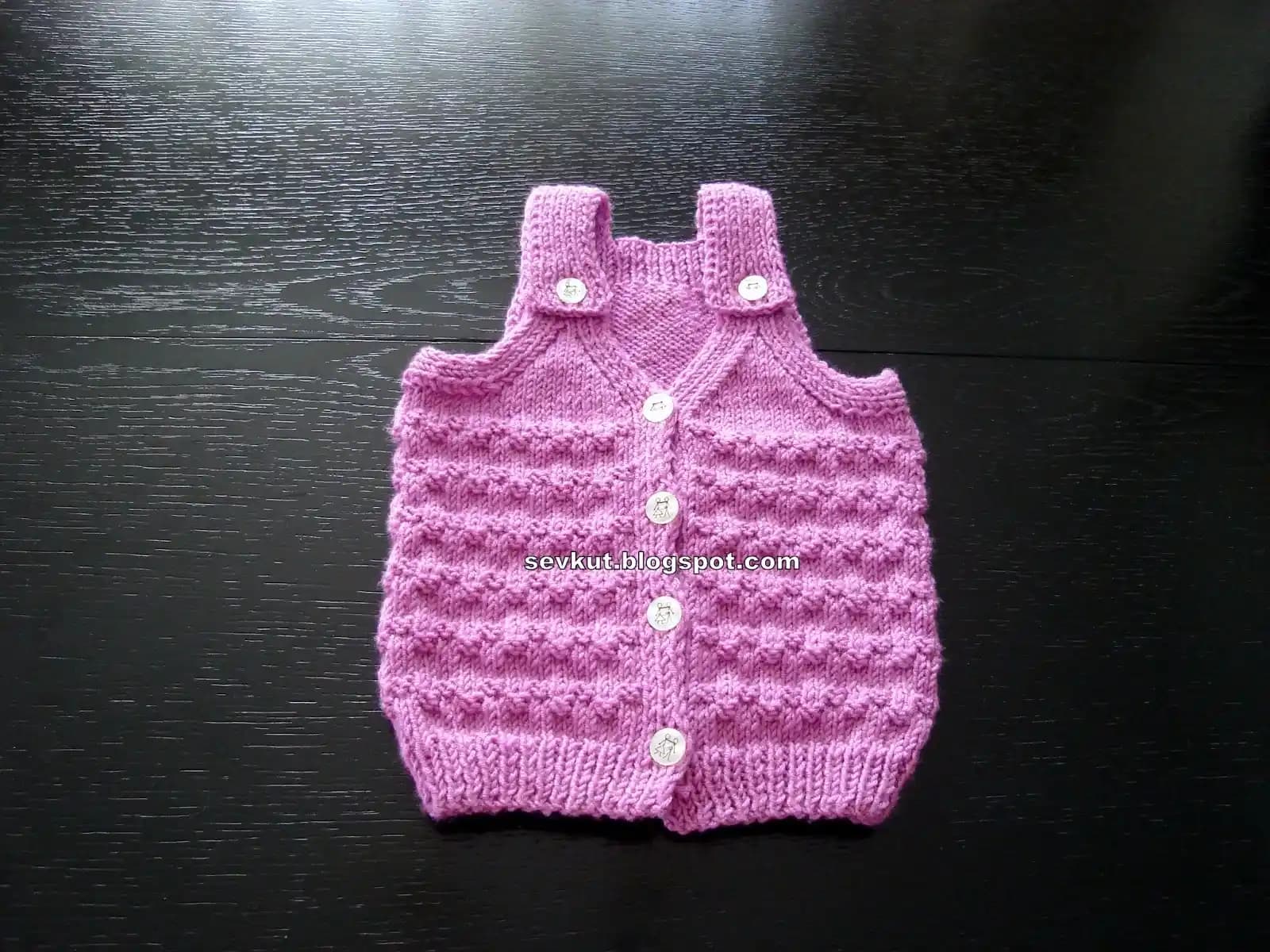 Kız Çocuk Yelekleri: Moda ve Rahatlığın Birleştiği Şık Seçenekler