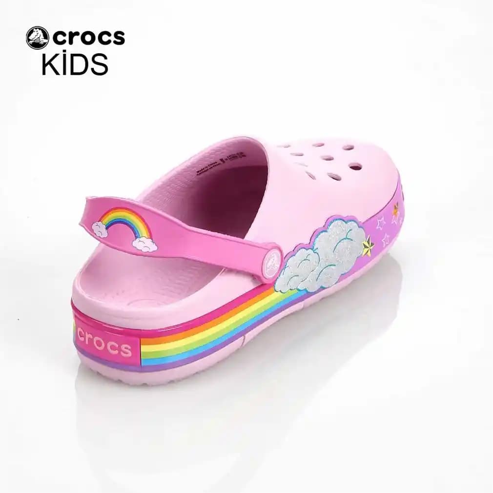 Kız Çocukları İçin Crocs Terlikler: Moda ve Konforun Mükemmel Buluşması