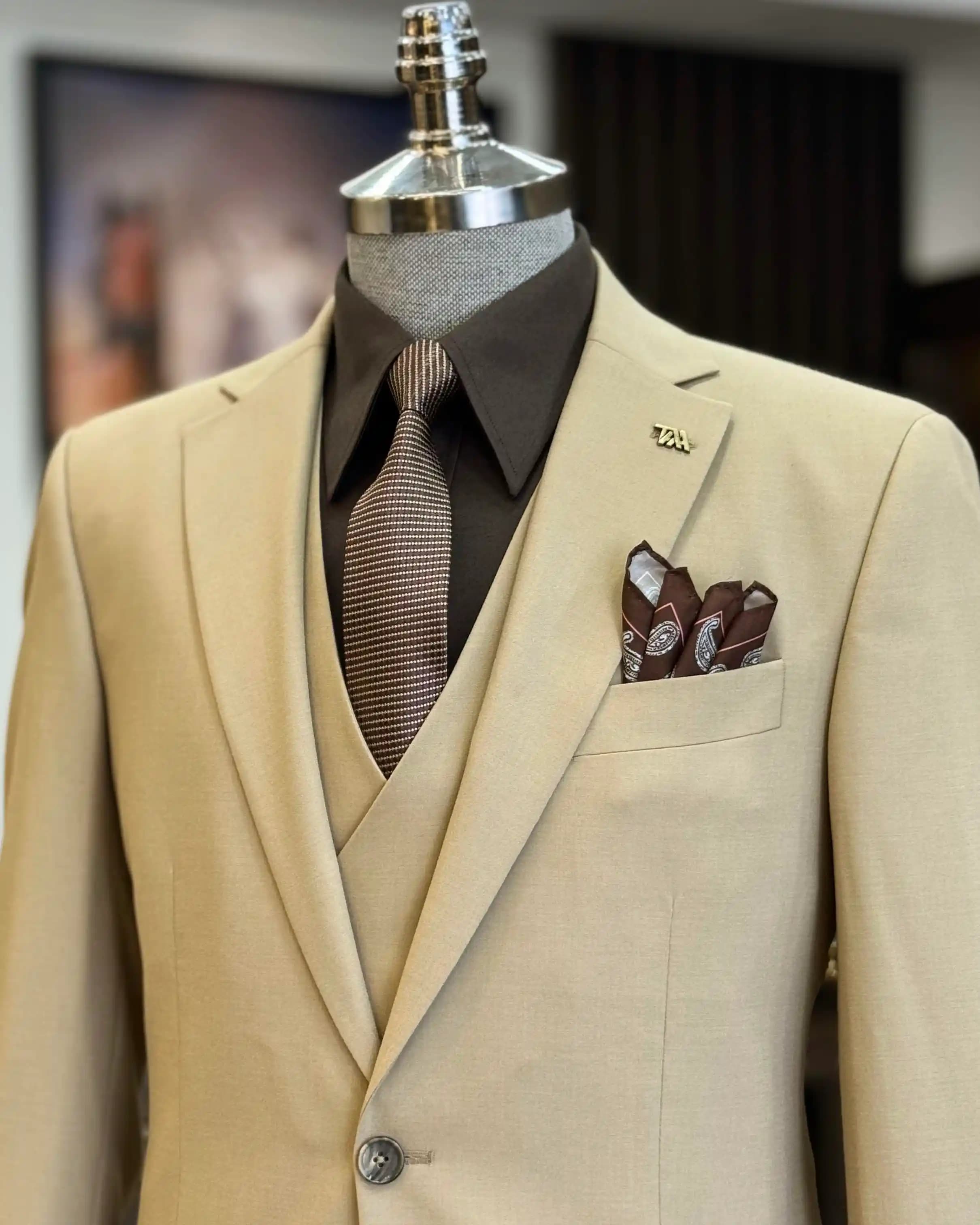 Klasik Kesim Takım Elbise Nedir ve Neden Moda Dünyasında Önemlidir?