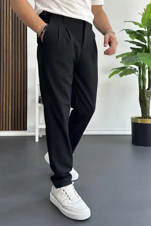 Klasik Pileli Erkek Pantolonları: Zamansız ve Şık Giyim Seçenekleri