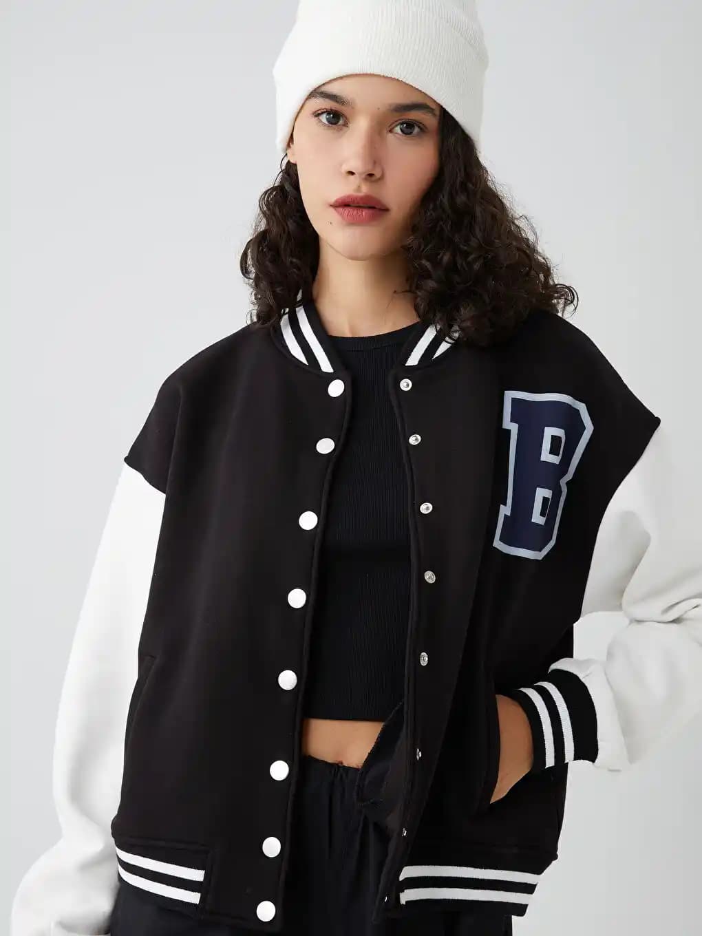 Kolej Ceket Modelleri ve Moda Trendleri: Şık ve Fonksiyonel Seçenekler