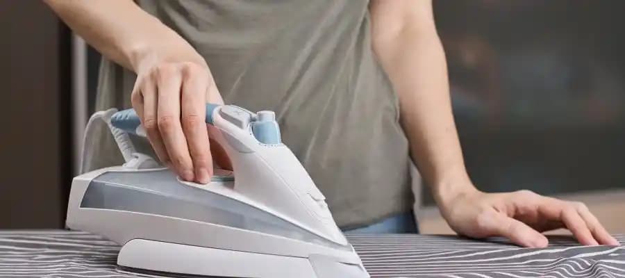 Kot Pantolon Nasıl Ütülenir? Doğru Teknikler ve Püf Noktaları