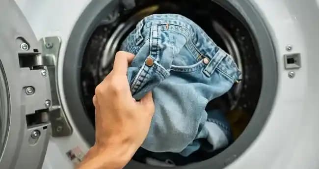 Kot Pantolon Yıkama Rehberi: Doğru Ayarlarla Uzun Ömür ve Renk Koruma