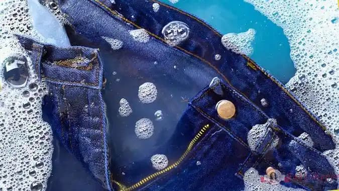 Kot Yıkama ve Bakım Rehberi: Uzun Ömürlü ve Şık Kotlar İçin En İyi Yöntemler