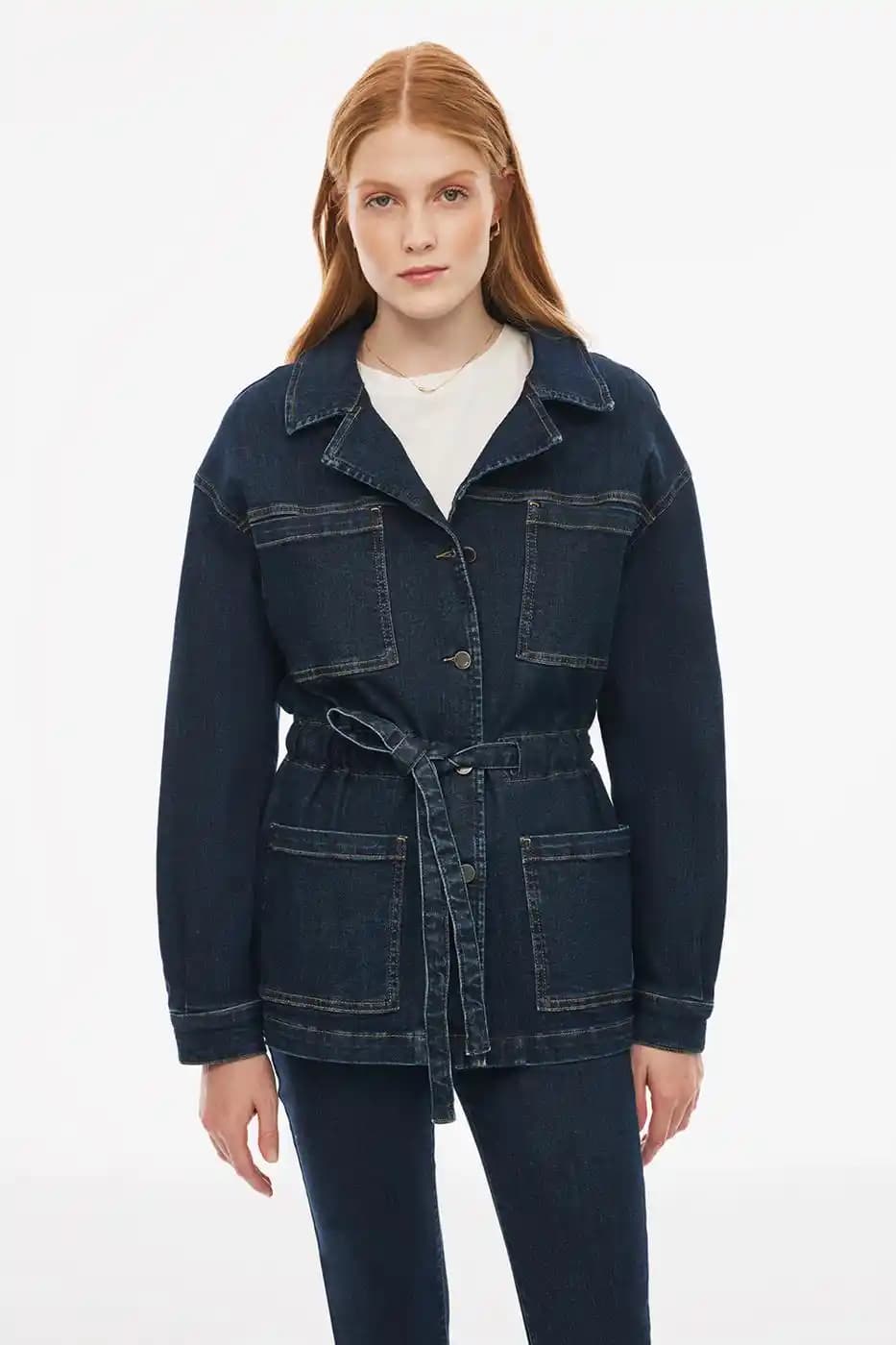 Koyu Indigo Rengi: Moda Dünyasında Derinlik ve Şıklığın Temsilcisi