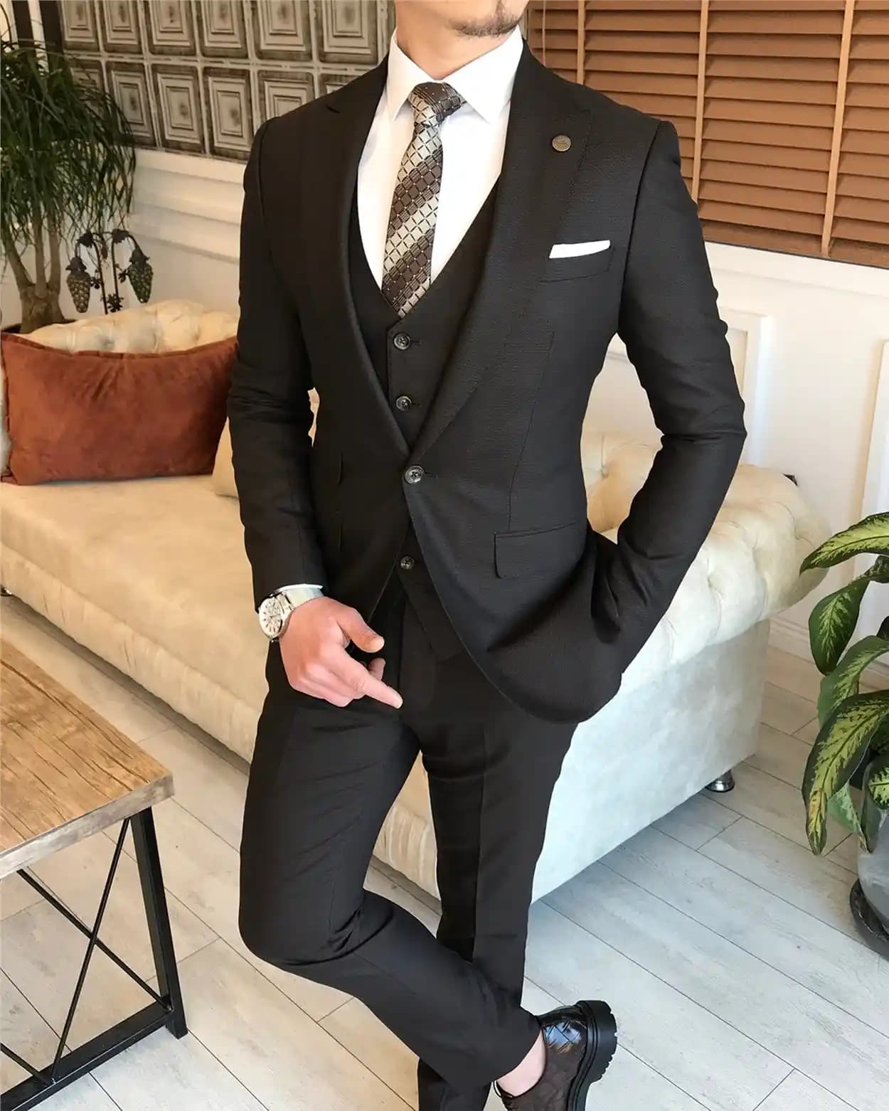 Koyu Kahve Takım Elbise: Moda ve Stil İpuçlarıyla Şıklığınızı Yükseltin