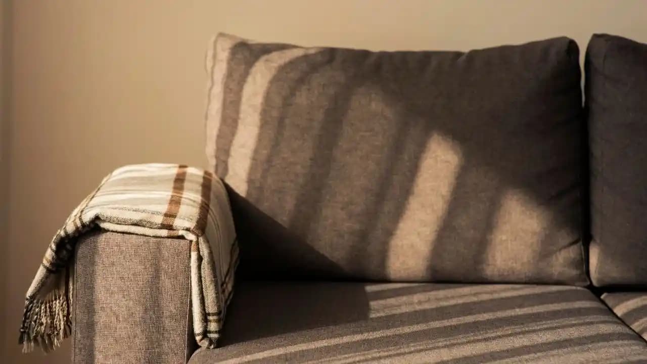 Koyu Vizon Rengi ve Uyumlu Renklerle Moda Trendleri ve Kombinasyon Rehberi