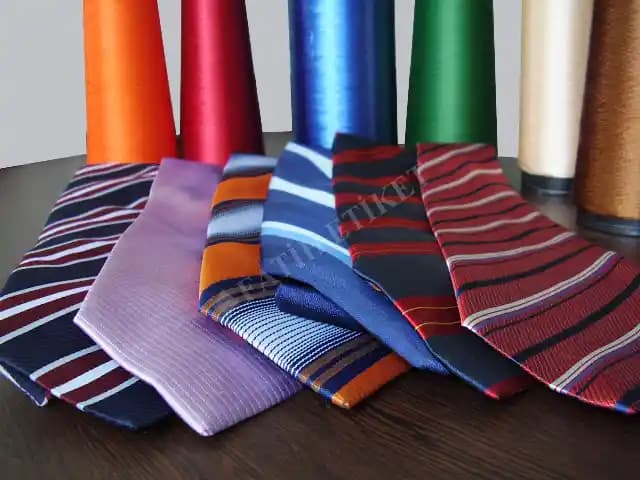 Kravat Kumaşı Seçimi ve Moda Trendleri: Stiliniz İçin En İyi Kumaşlar