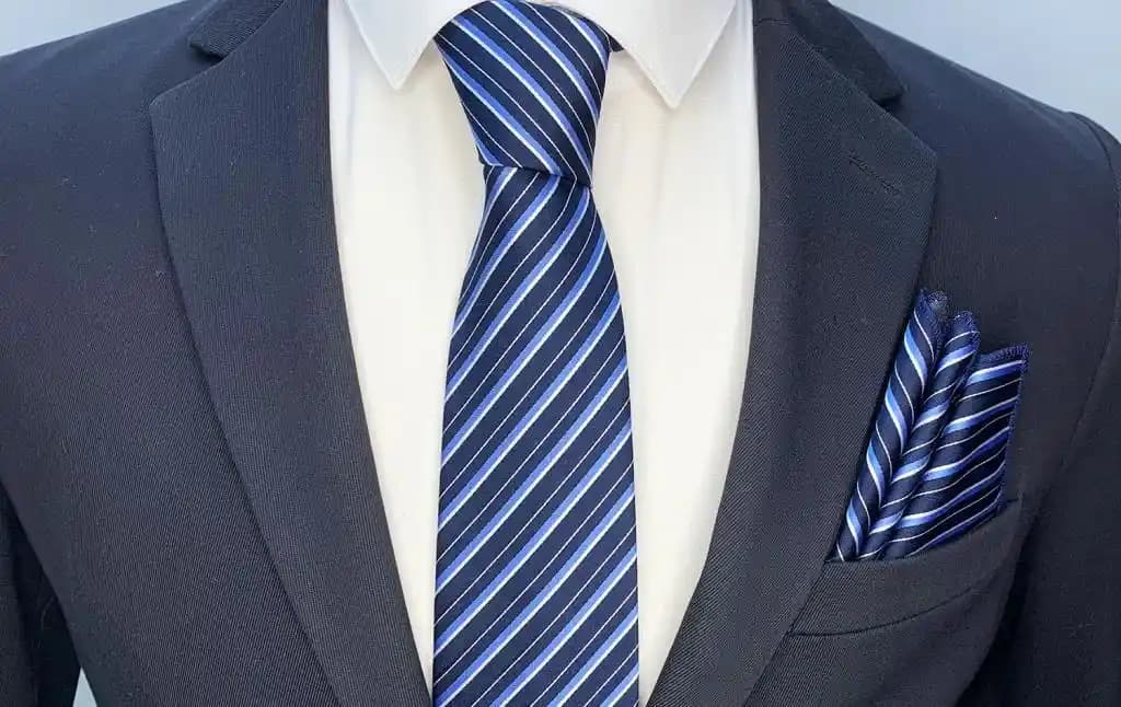 Kravat Uzunluğu Seçimi ve Stil İpuçları: Erkek Giyiminde Doğru Uzunluk Nasıl Belirlenir