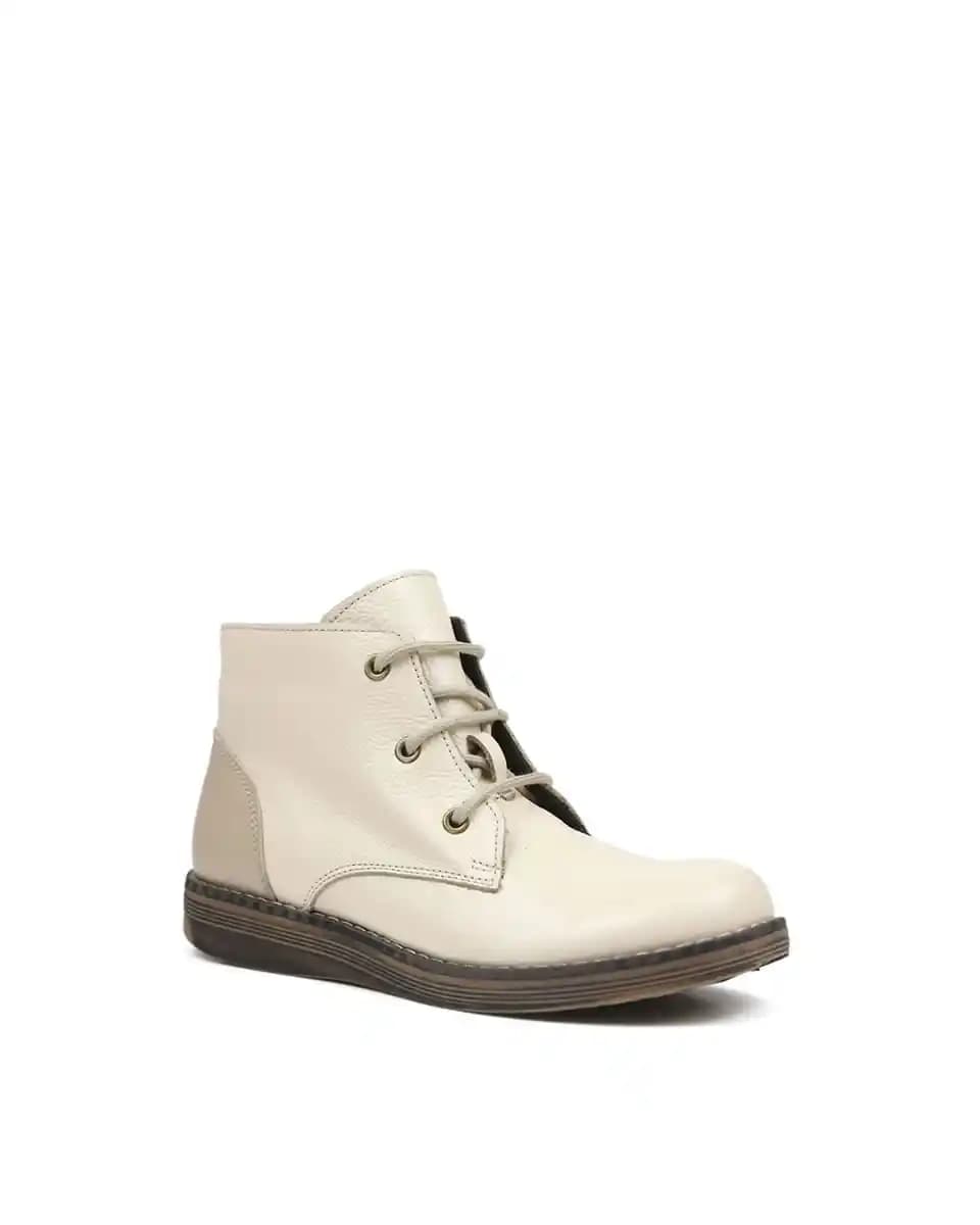 Krem Bot Kombinasyonlarıyla Şıklık ve Rahatlığı Bir Arada Yakalayın