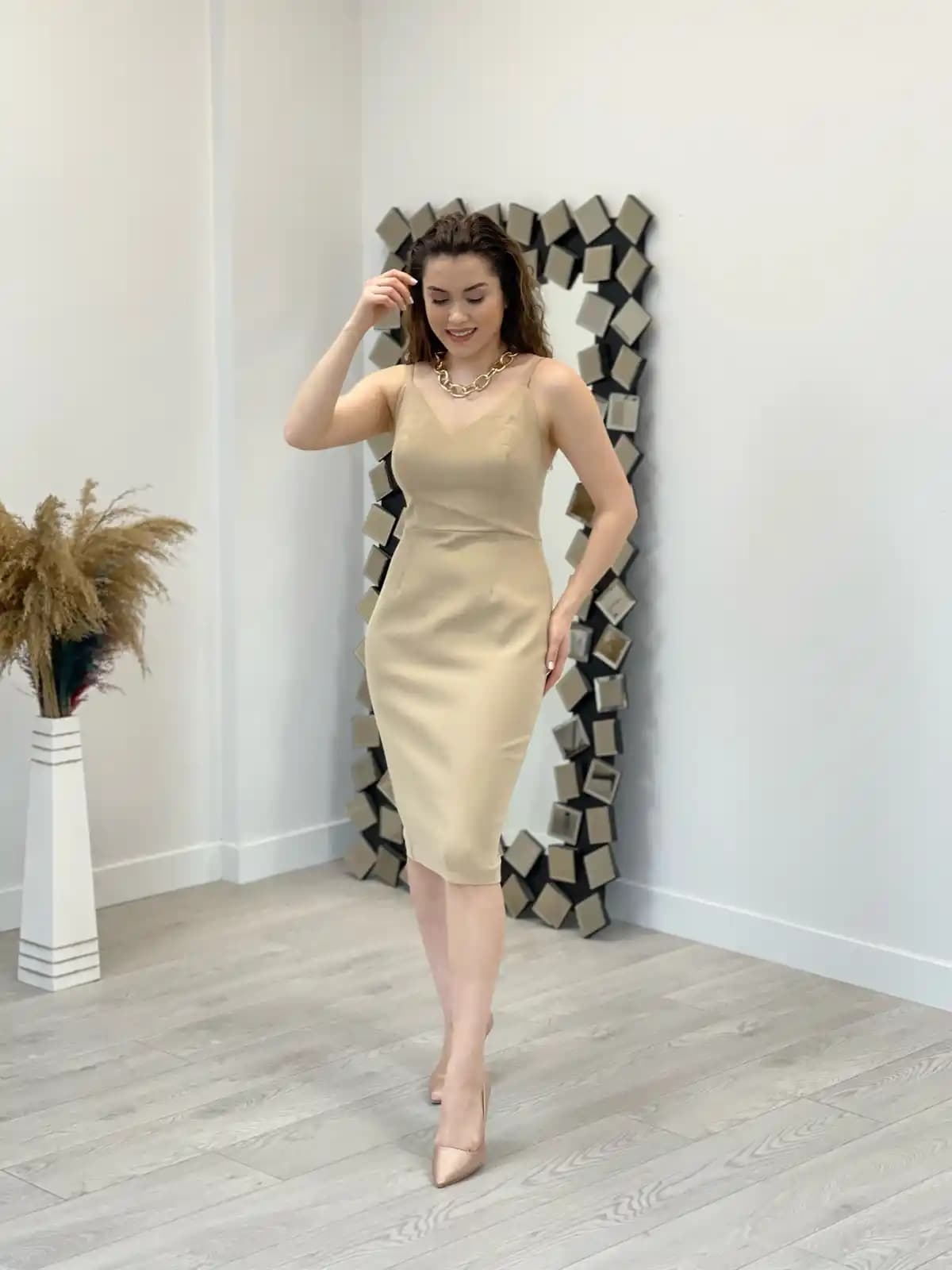 Krem Elbise Modelleri ve Stil Önerileri Günlük ve Davet Şıklığı İçin