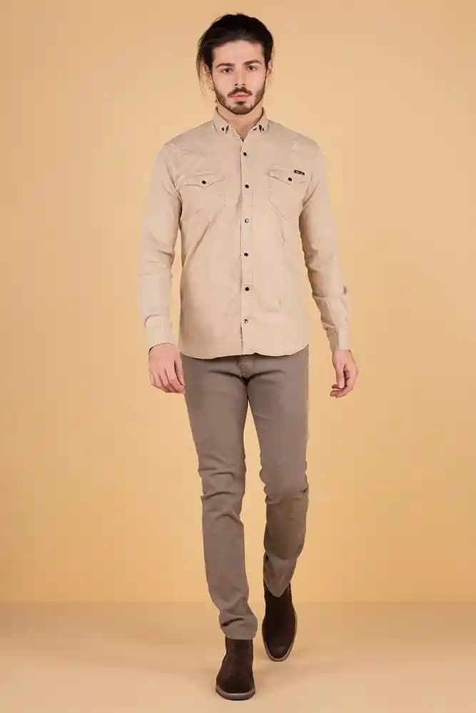 Krem Gömleklerle Şık ve Zarif Kombinasyonlar: Günlük ve Resmi Tarzlar İçin Rehber