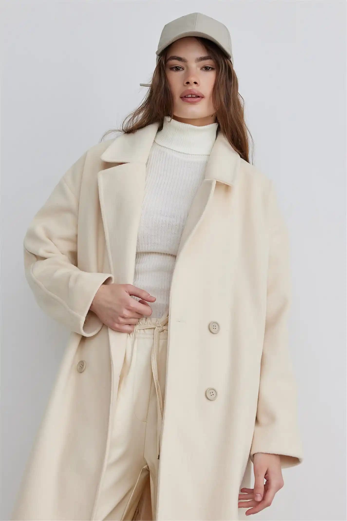 Krem Kaban Kombinleri ve Stil İpuçları: Şıklık ve Zarafetin Anahtarı