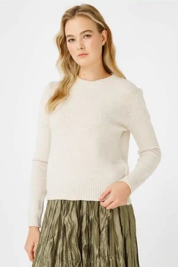 Krem Kazak Modası: Soğuk Havalarda Şıklık ve Rahatlık İçin En İyi Tercihler