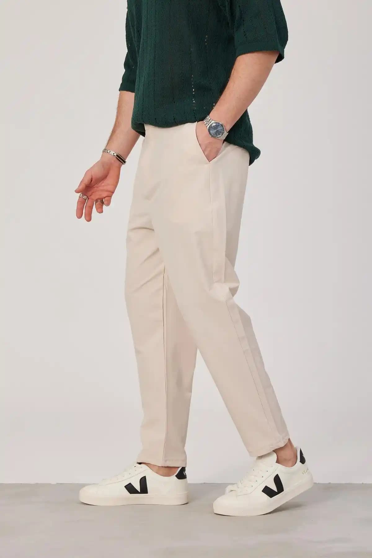 Krem Rengi Paraşüt Pantolon ile Günlük ve Ofis Şıklığını Yakalayın