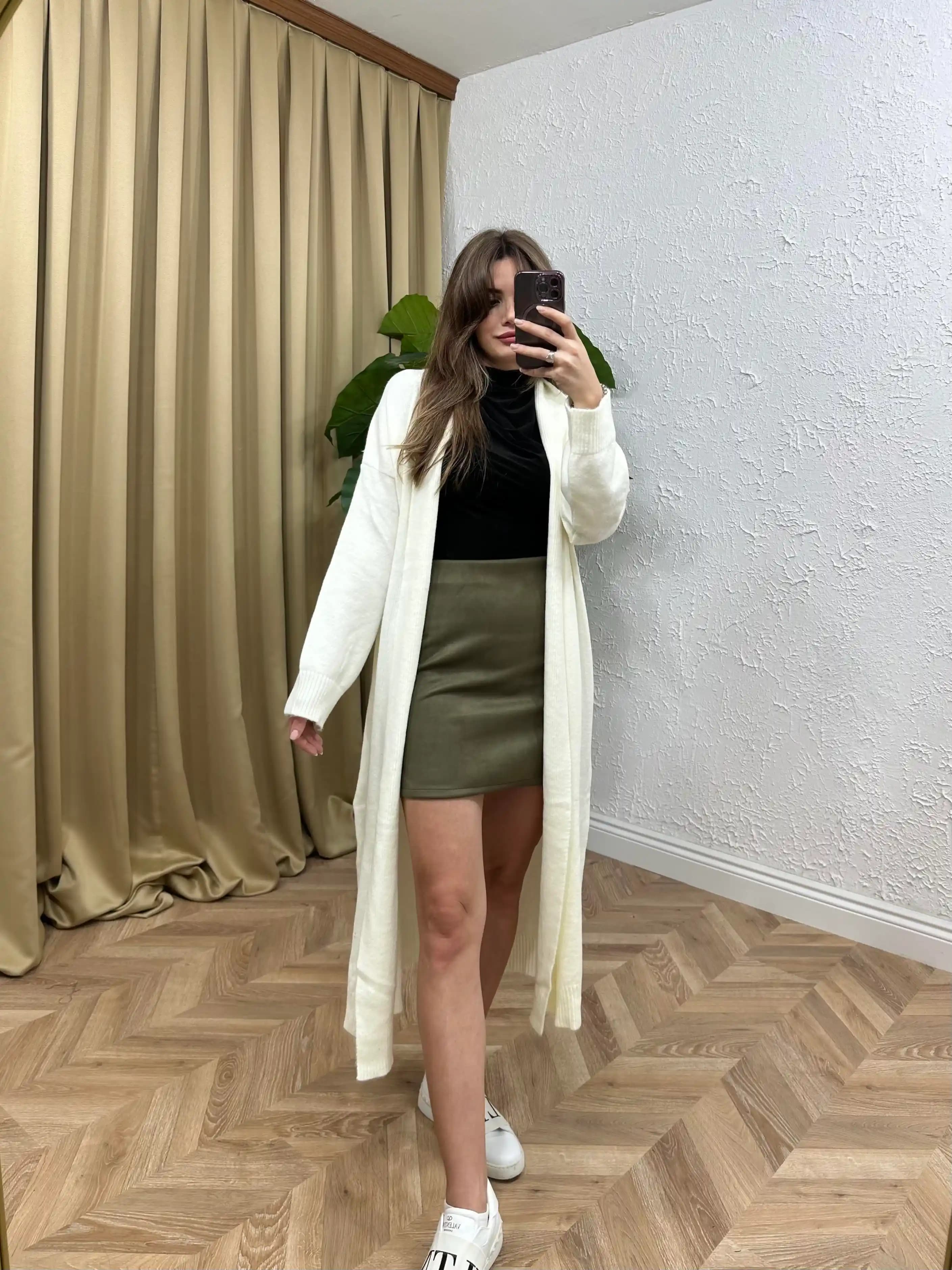 Krem Uzun Hırka Modası ve Stil İpuçlarıyla Günlük ve Şık Kombinler