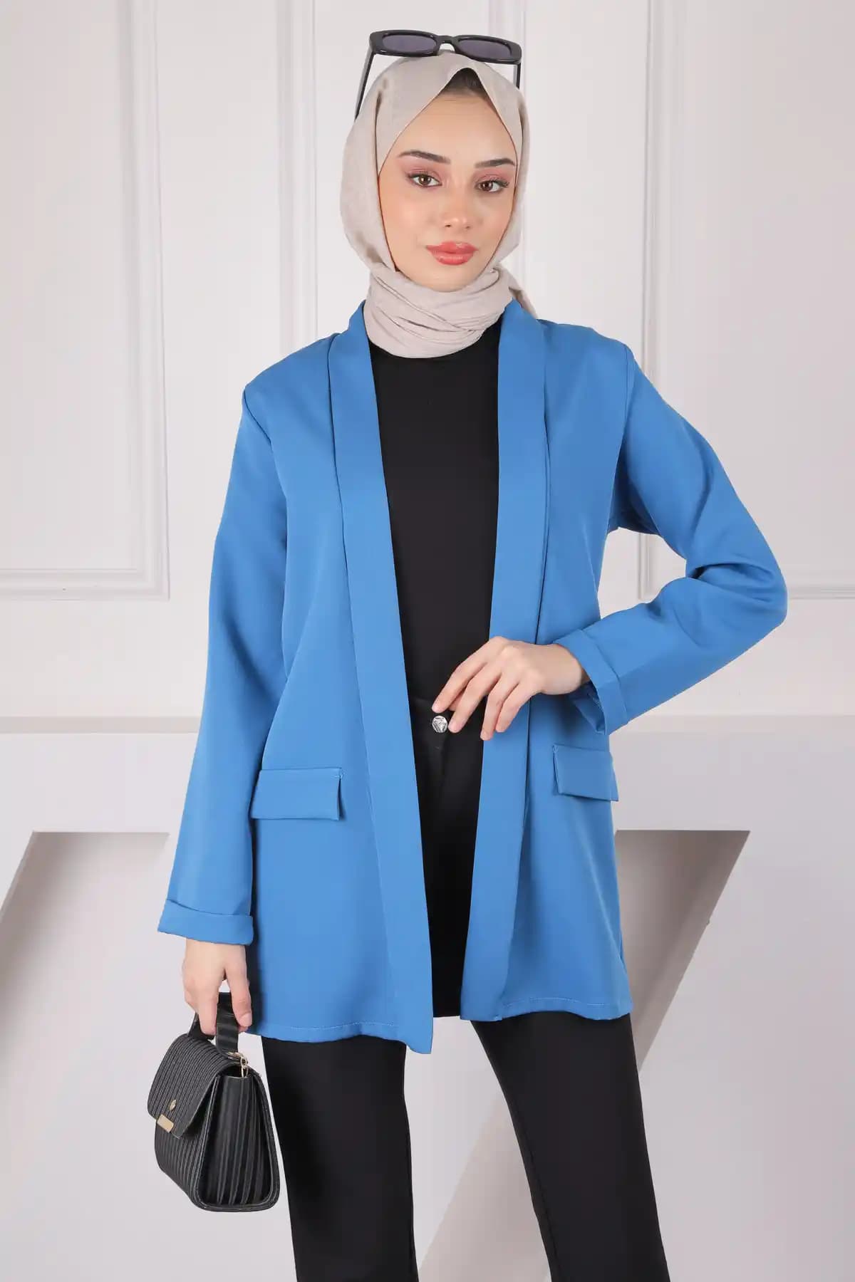 Krep Ceket Modelleri ve Trendleri: Çok Yönlü ve Şık Kombinasyon İpuçları