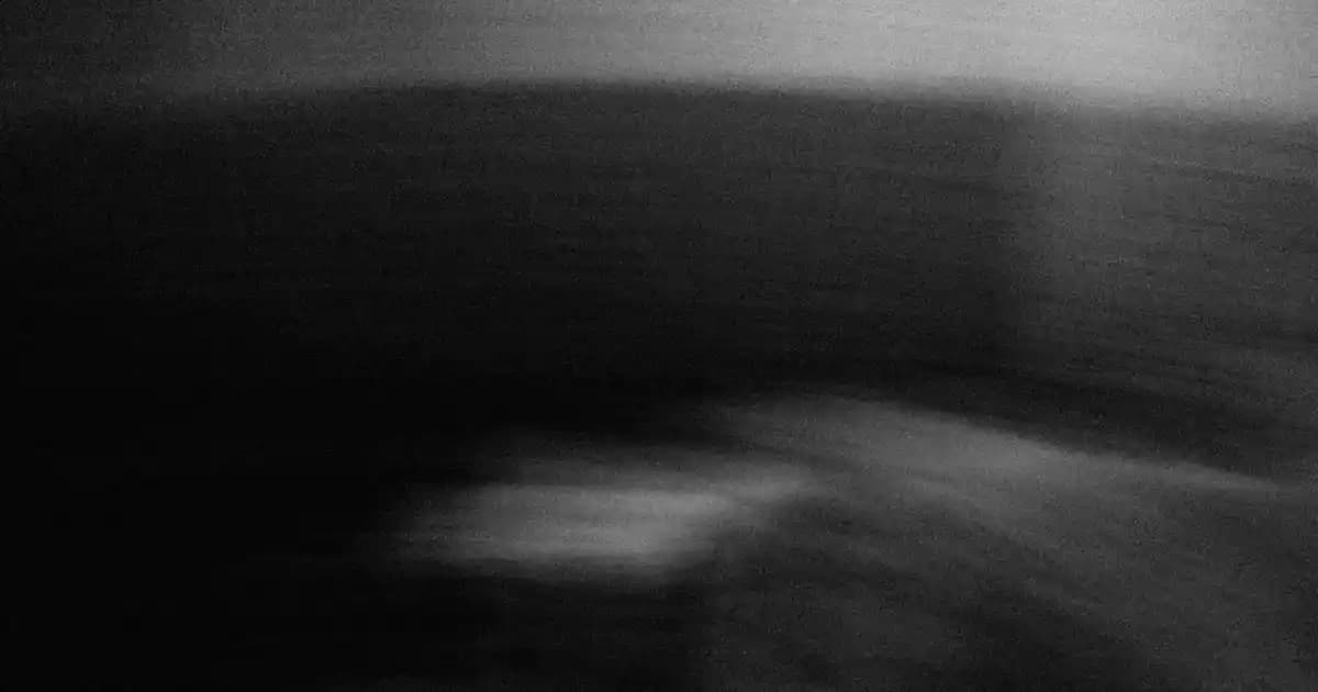 Krep Elbiseler: Modern Kadınlar İçin Şıklık ve Pratiklik Sunan Moda Parçası