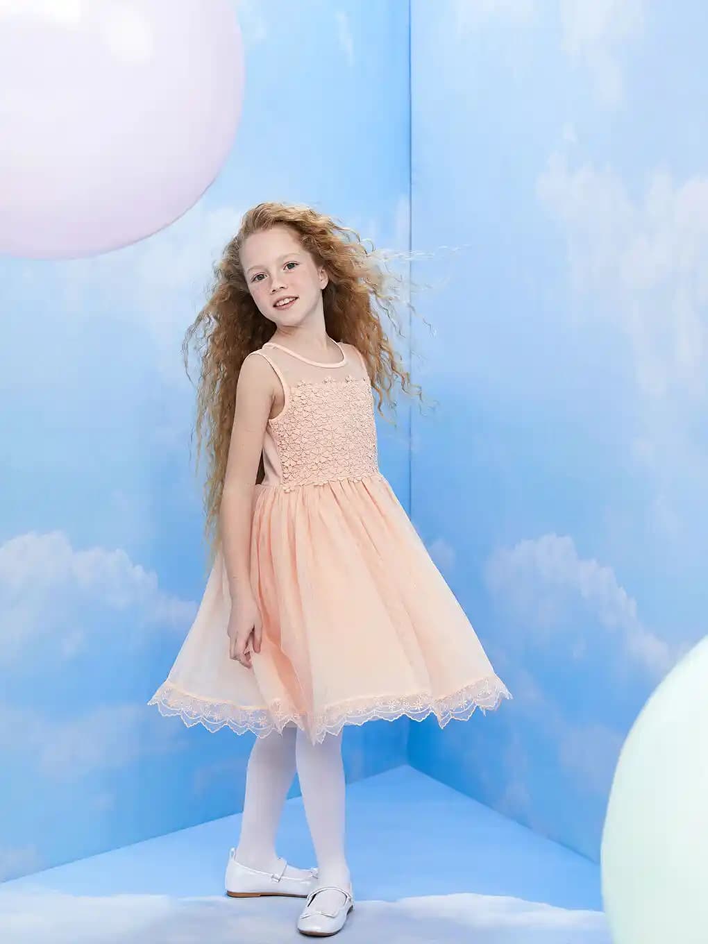 Küçük Kızlar İçin Elbise Seçiminde Moda Trendleri ve Stil Rehberi