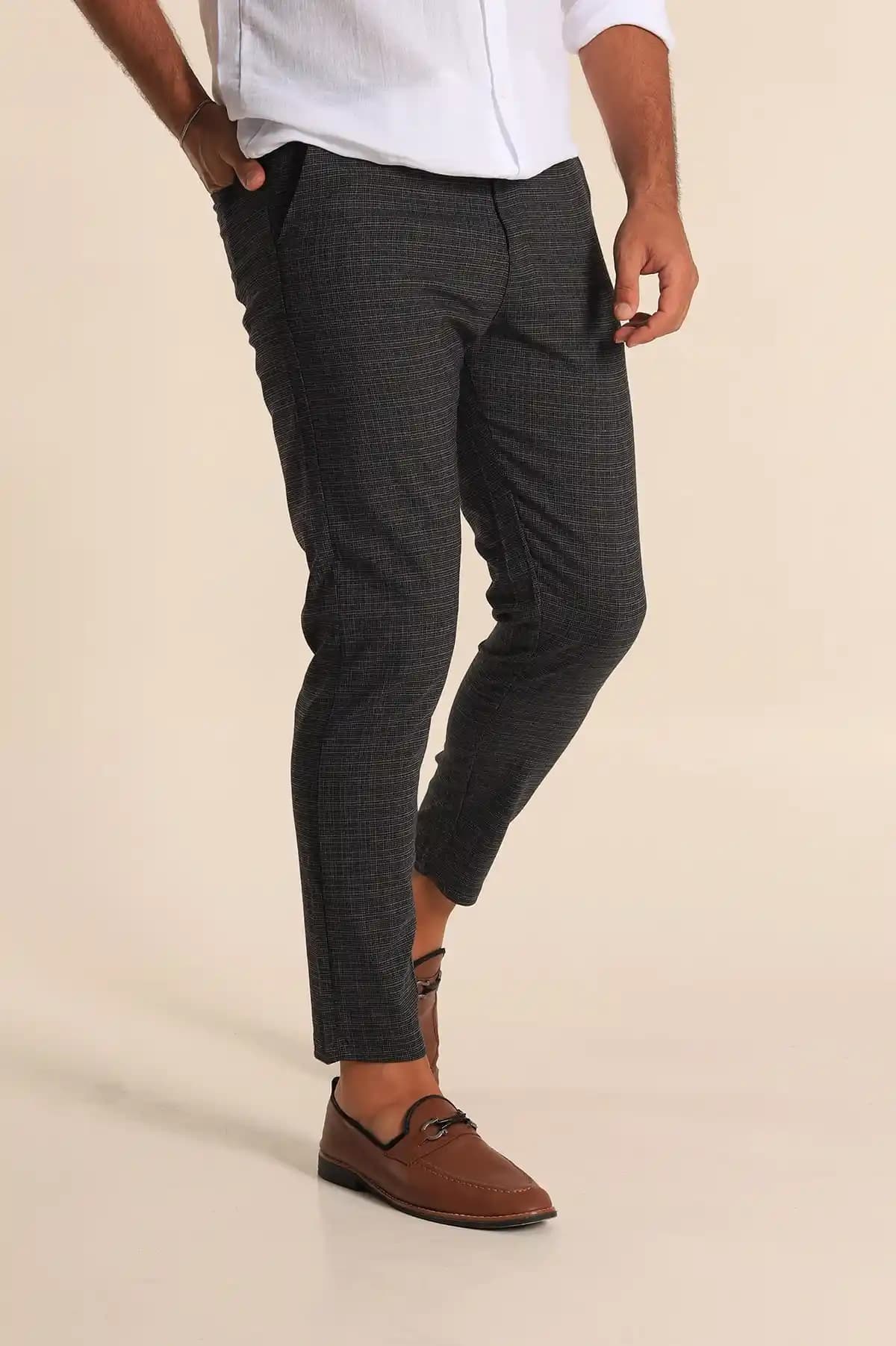 Kumaş pantolon altına bot giymek: Erkekler için şık ve pratik stil önerileri