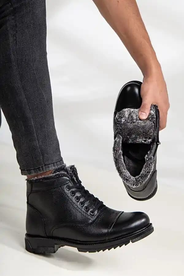 Kundura Tarzı Botlar: Moda Dünyasında Zamansız Şıklık ve Güncel Trendler