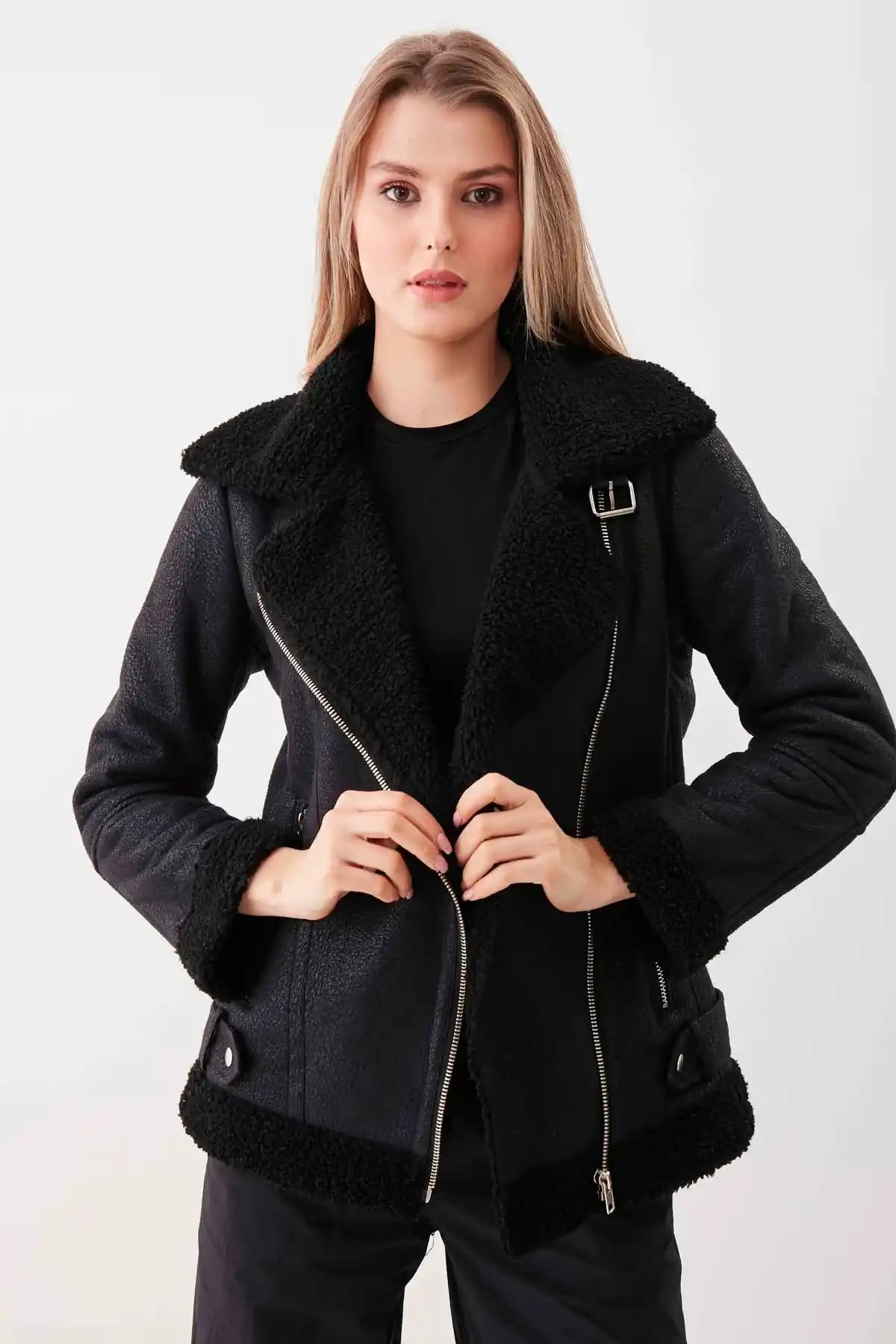 Kürklü Ceketler Moda Dünyasında Sıcacık ve Şık Bir Seçenek Olarak Günümüzde