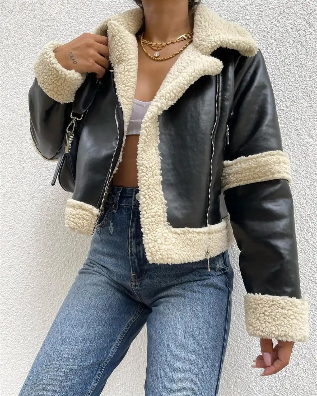 Kurklu Deri Ceketlerin Moda Dünyasındaki Yeri ve Stil İpuçları