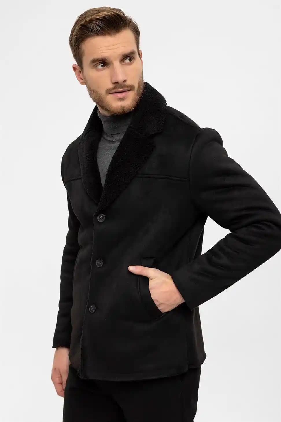 Kürklü Erkek Kabanları: Şıklık ve İşlevselliğin Modern Yüzü