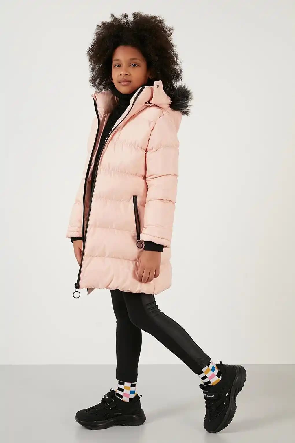 Kürklü Montlar Moda Dünyasında Şıklık ve Fonksiyonelliğin Buluşması