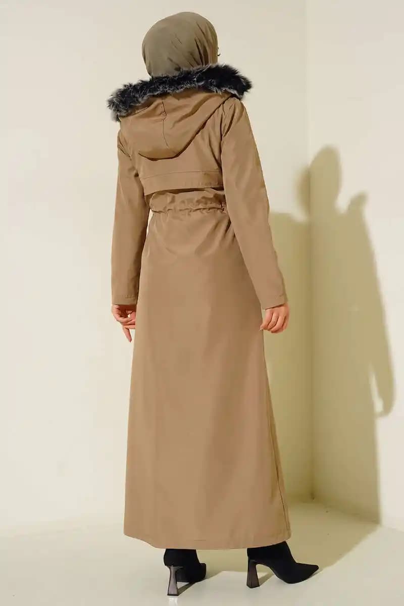 Kürklü Uzun Montlar: Kışın Şıklığını ve Fonksiyonelliğini Bir Arada Sunan Moda Parçası