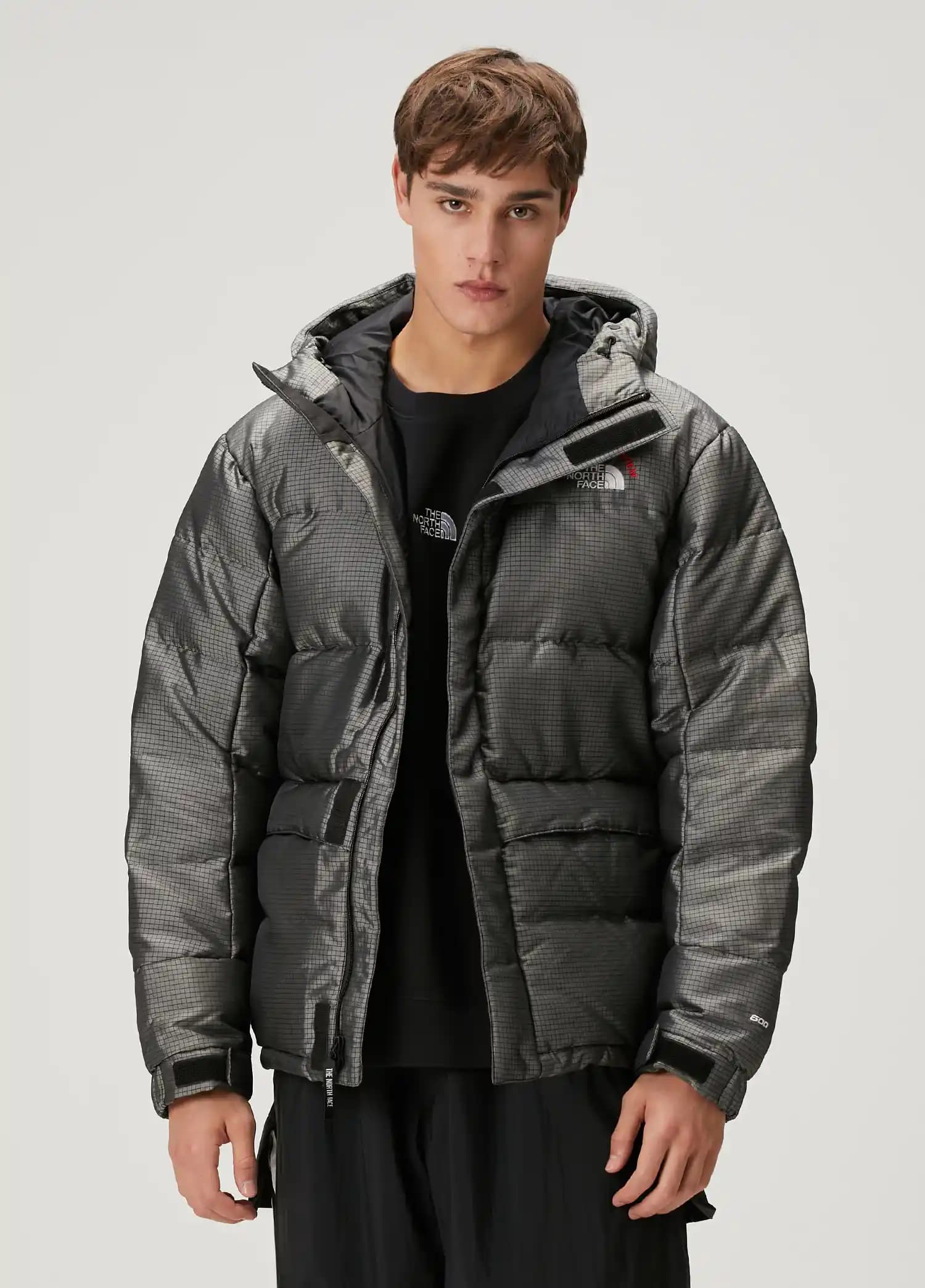 Kuzey Yüzü Gri Montlar: Moda ve Fonksiyonelliğin Modern Buluşması