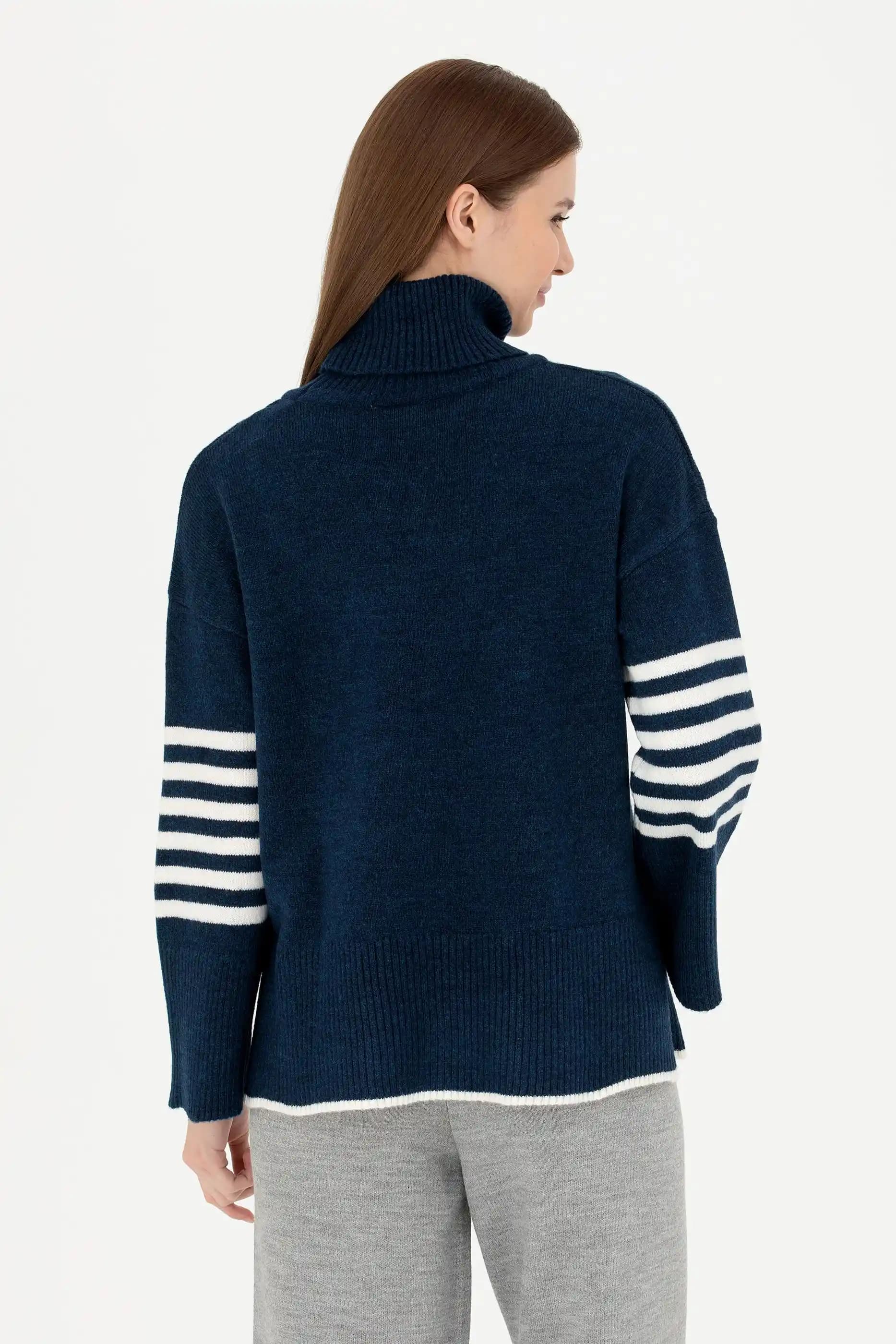 Lacivert Boğazlı Kazaklar: Zamansız Şıklık ve Konfor Sunan Kış Modası Parçaları