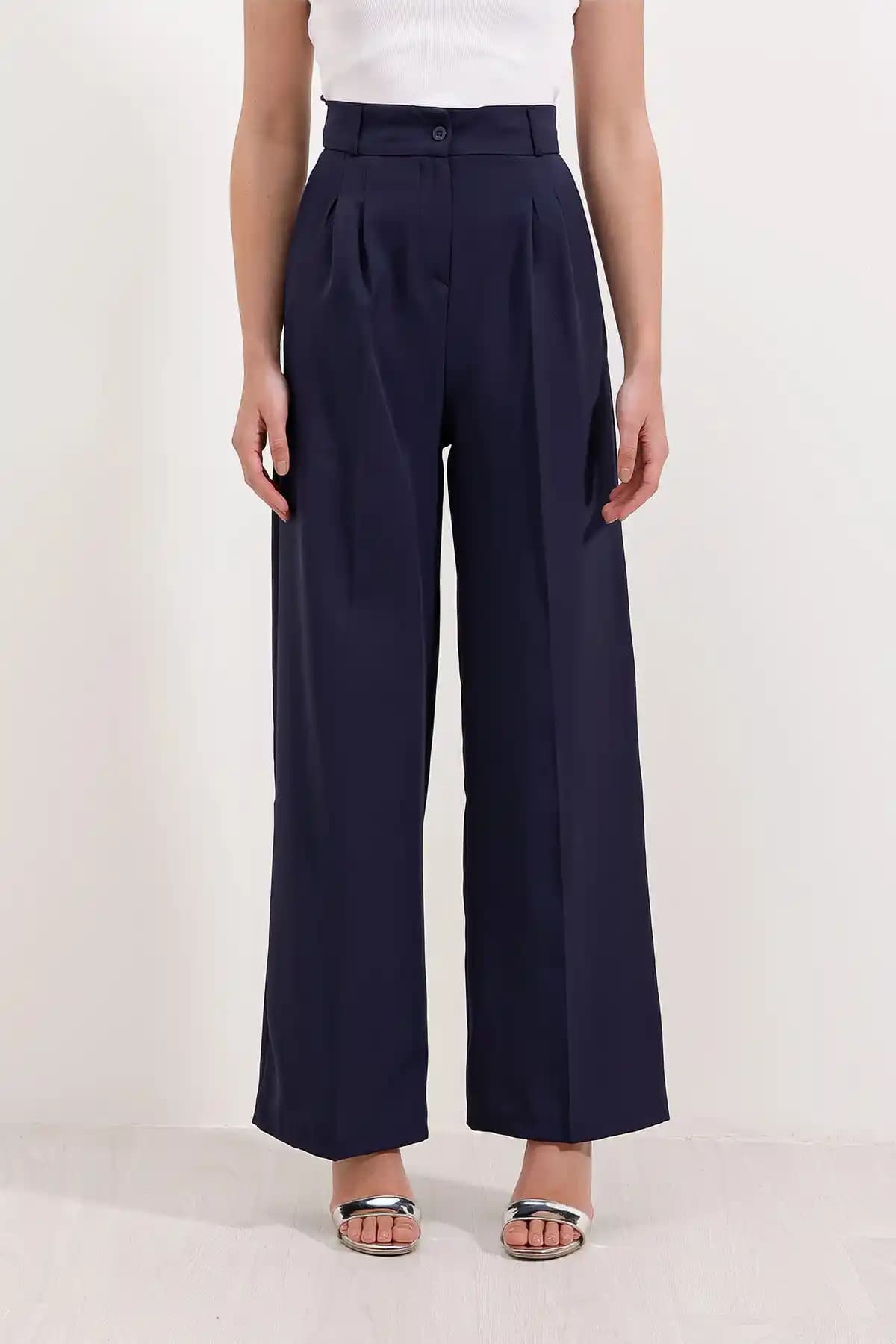 Lacivert Bol Paça Kumaş Pantolonlar: Moda ve Stil İçin Çok Yönlü Seçenekler