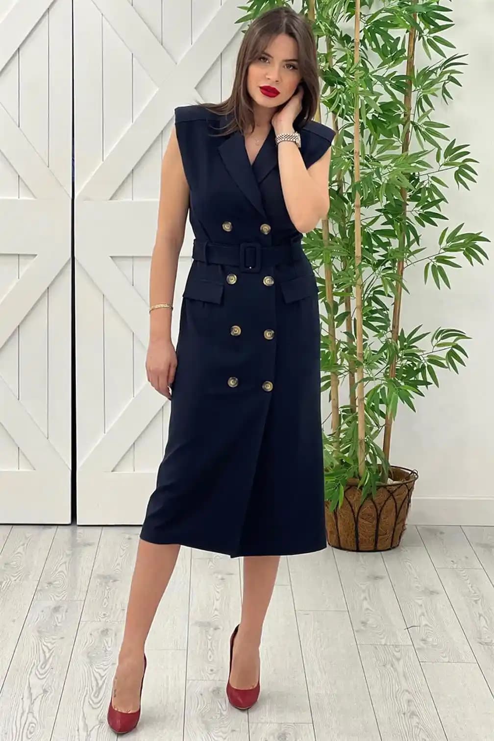 Lacivert Ceket Elbise: Zamansız Şıklık ve Çok Yönlülük İçin Modern Moda Rehberi