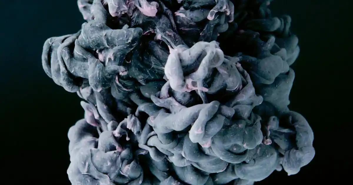 Lacivert Çizgili Takım Elbise Modada Çok Yönlü ve Şık Bir Seçenek