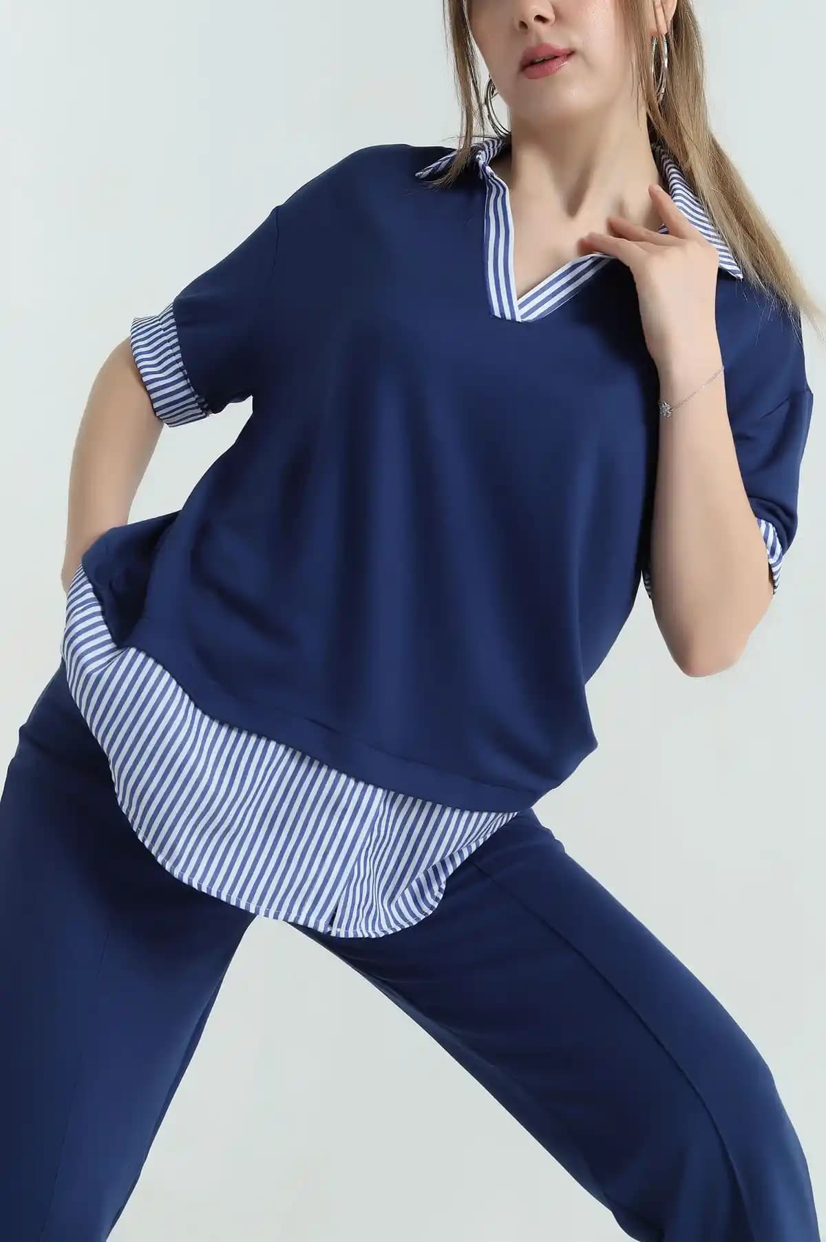 Lacivert Çizgili Takım Kadınlar İçin Şıklık ve Çok Yönlülük Sunan Klasik Parça