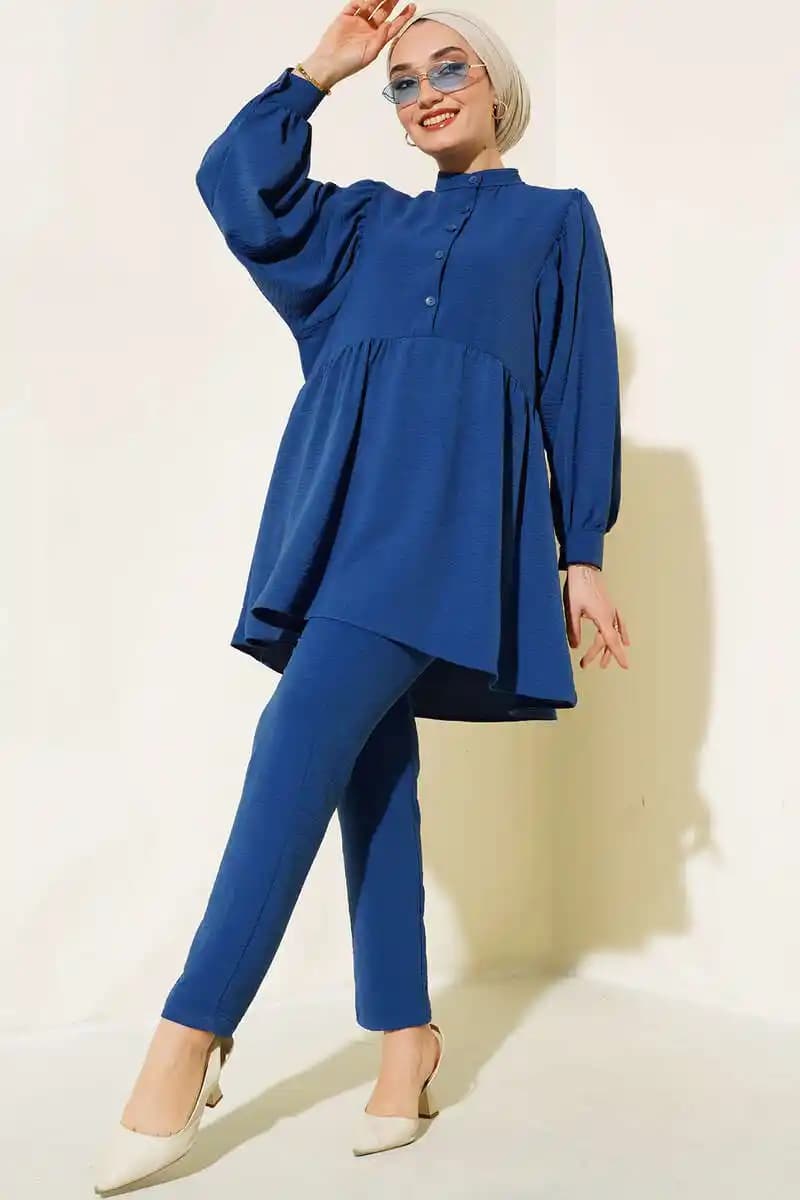 Lacivert İkili Takım Modası ve Kombinasyon İpuçlarıyla Şıklık Yaratın