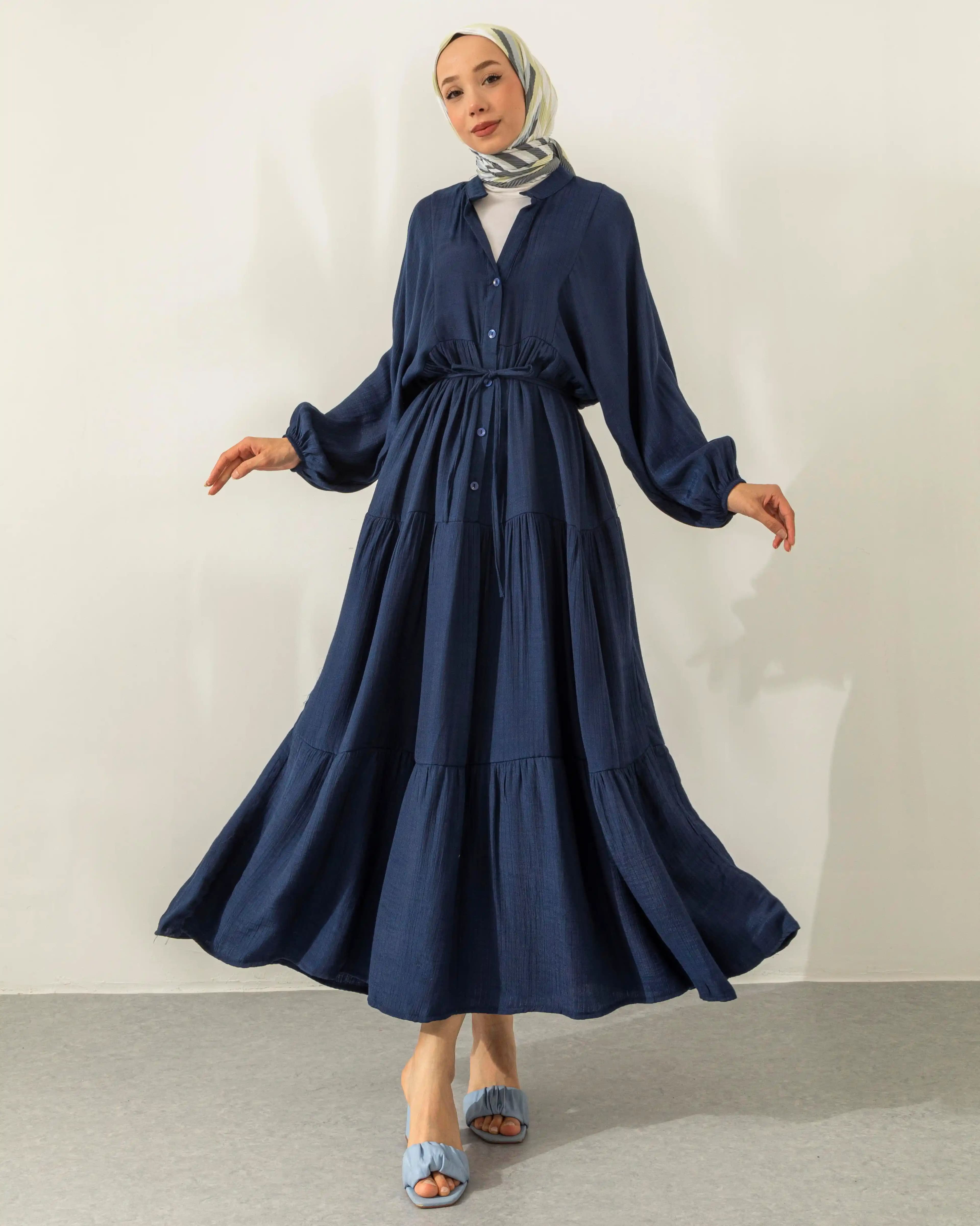 Lacivert Keten Elbise: Yaz ve Kış Aylarında Şıklık ve Konforun Anahtarı