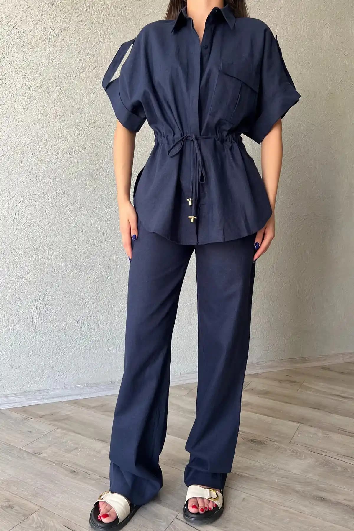 Lacivert Keten Takım: Yaz ve Bahar İçin Şık ve Rahat Kombinasyon Önerileri