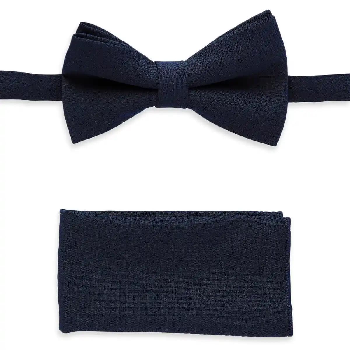 Lacivert Papyon: Moda Dünyasında Zamansız Şıklık ve Kombinasyon Önerileri