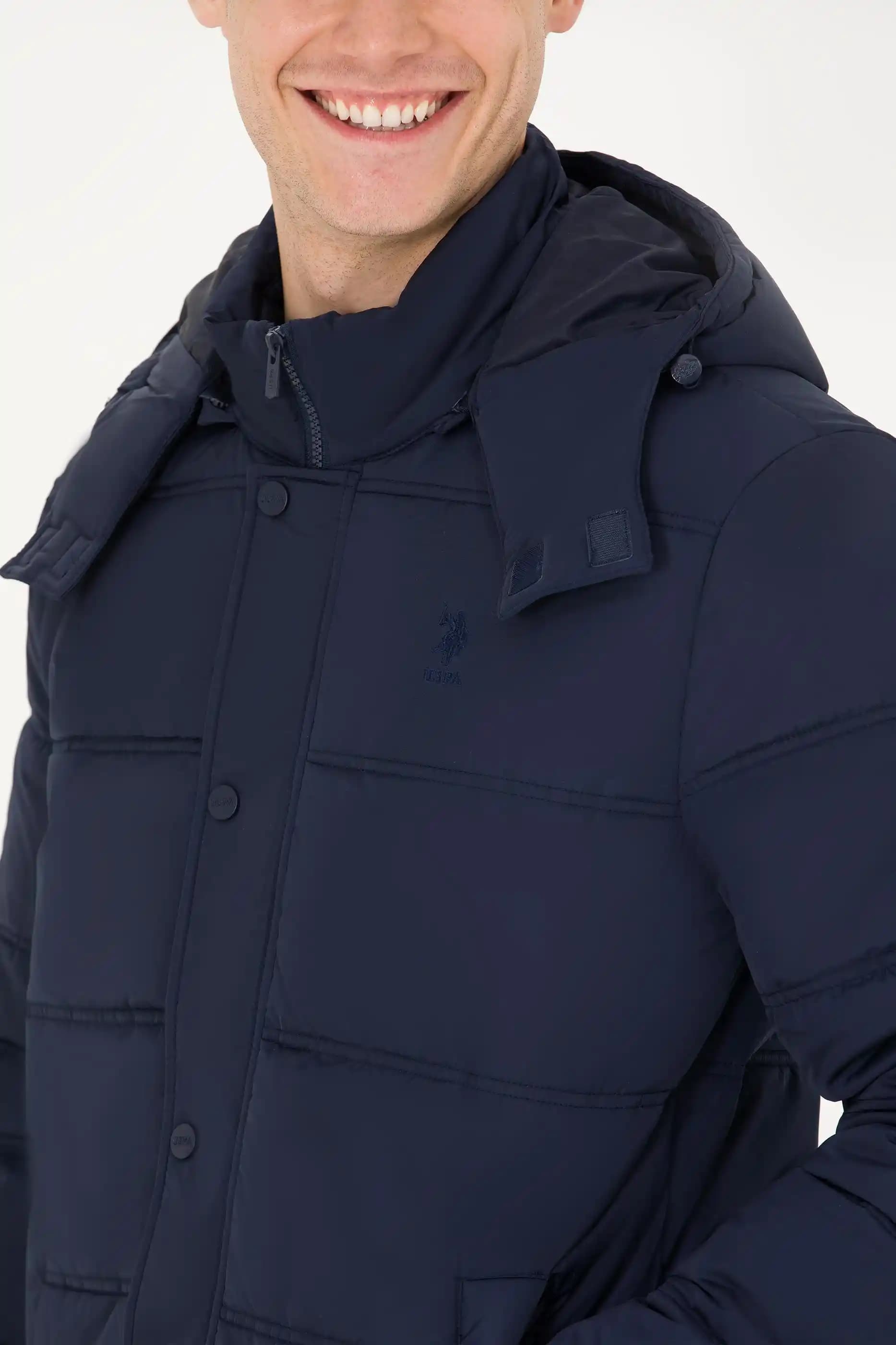 Lacivert Polo Montlar: Şıklık ve Zarafetin Modern Moda İkonu